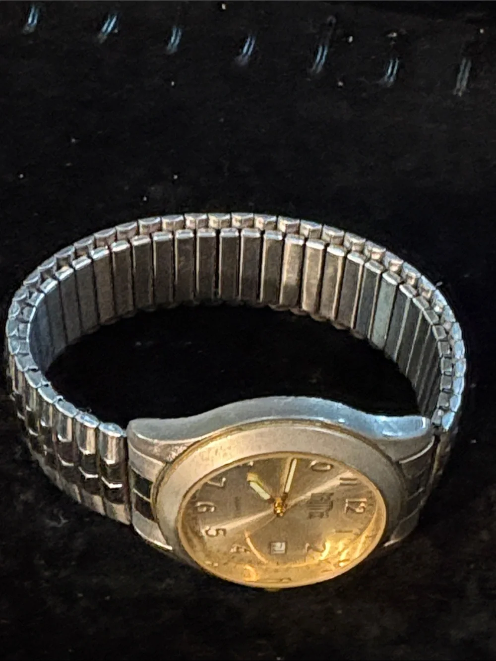 Vintage Silver Quartz stretch Wristwatch with Date